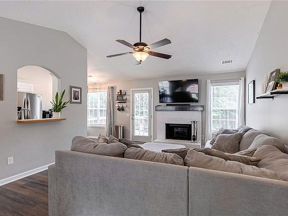 5th image of 136 Silverstone Cir