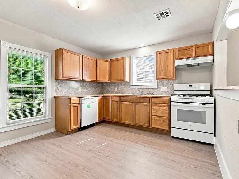 707 N Gertrude Ave — Photo 8