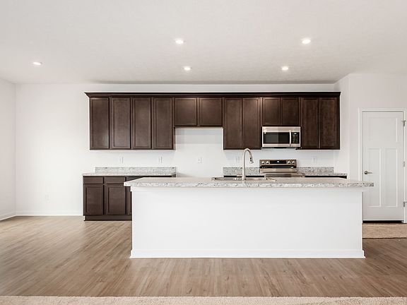 5th image of 2852 Horsham Dr