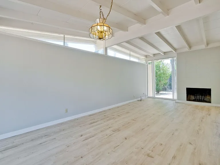3049 Harding Ave — Photo 6