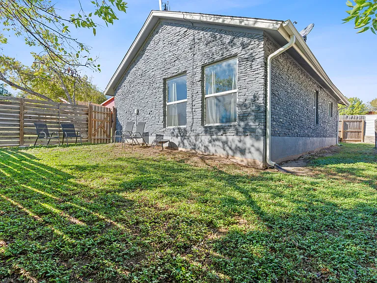 1906 Valley Hill Cir #A — Photo 17