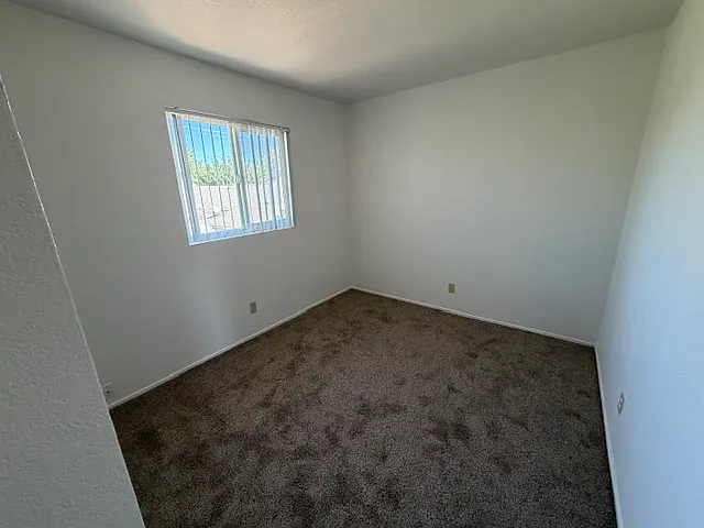 123 E Walnut St #F — Photo 6