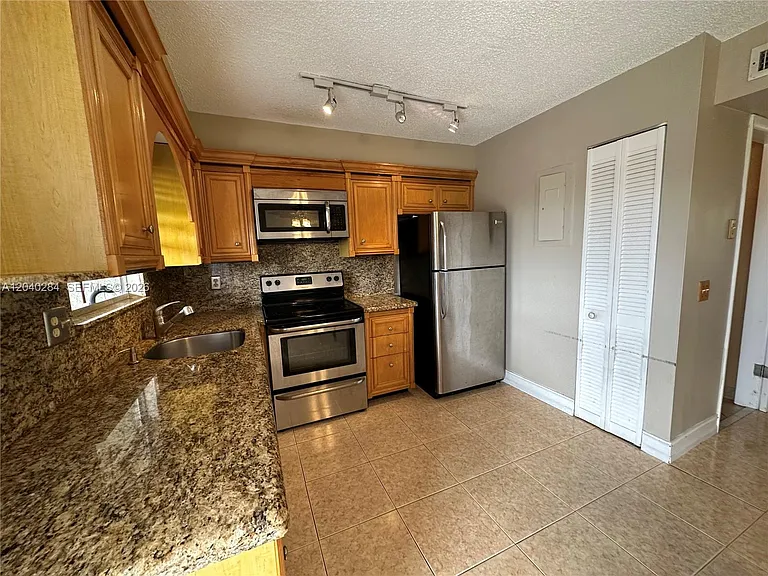1100 SE 4th Ave #32 — Photo 9