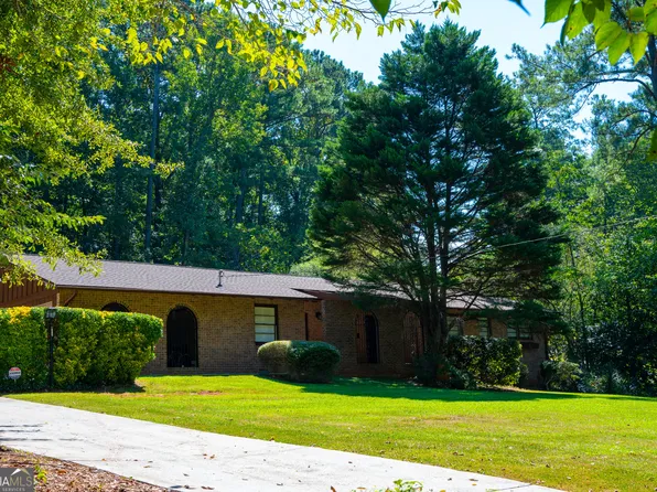 5428 Smoke Rise Dr, Stone Mountain, GA 30087