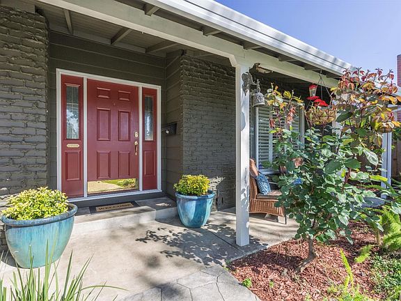 2nd image of 1026 S Genevieve Ln