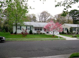 12 Whitman Dr, Somers Point, NJ 08244