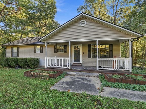 2nd image of 364 Fairhill Dr NE