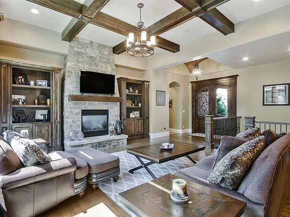 3rd image of 738 N Deerfield Cir