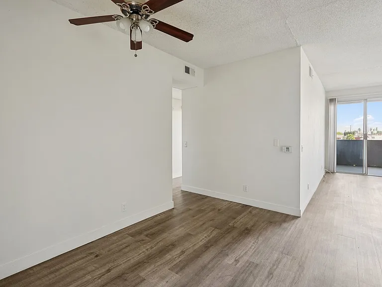 11657 Oxnard Str. — Photo 7