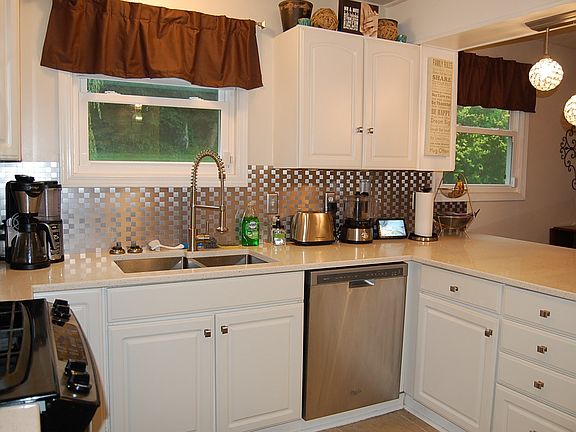 2nd image of 3433 Hillside Ct
