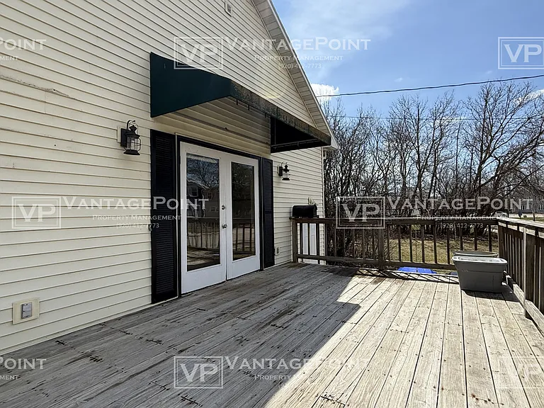 447 S Commercial St #1 — Photo 22
