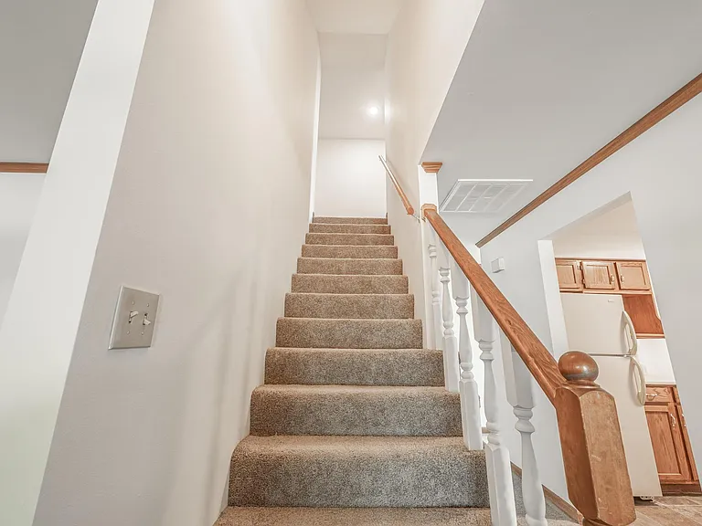 44 Arlington Ct — Photo 18