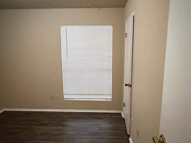 11904 Alpheus Ave #C — Photo 29