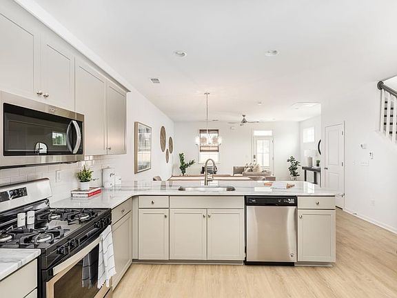 PHOTOS OF A SIMILAR HOME