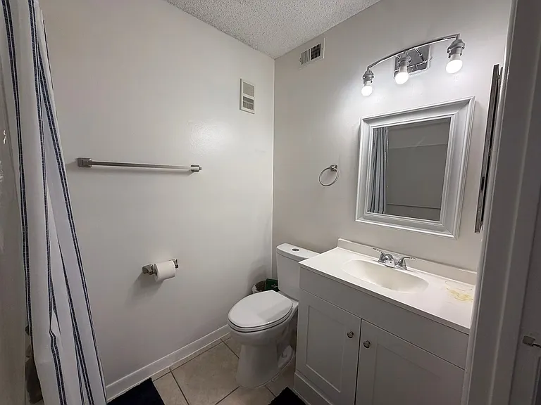 3921 SW 34th St #301 — Photo 8