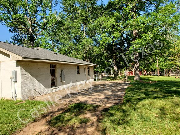 Parking on the side of the house. There's an entry door leading to the breakfast area and kitchen.