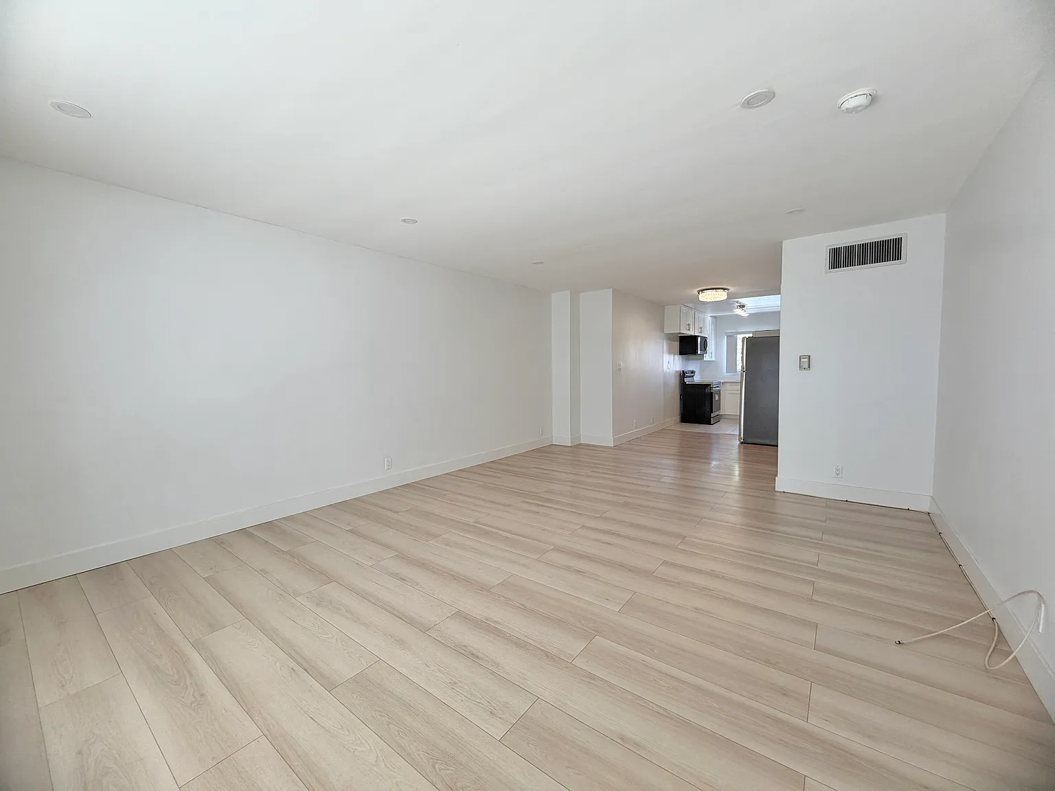 1 bed, 765 sqft, $2,150 — Photo 3