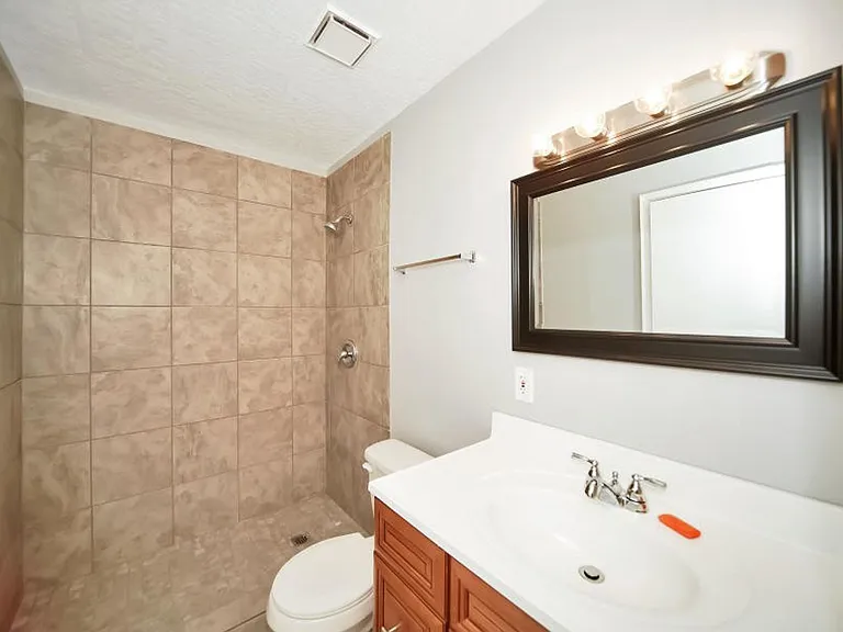 1914 Agora Cir SE #106 — Photo 7
