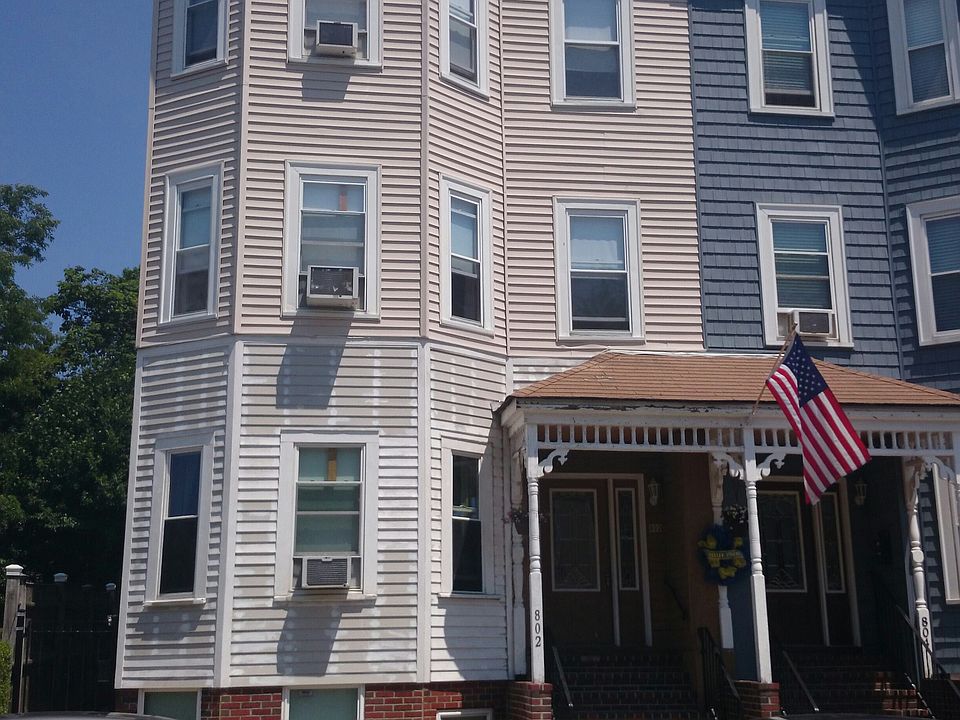 2nd image of 802 E 6th St