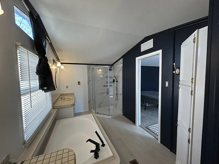 Master Restroom (Private)