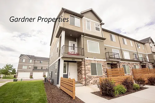 1714 W 60 S Photo 1