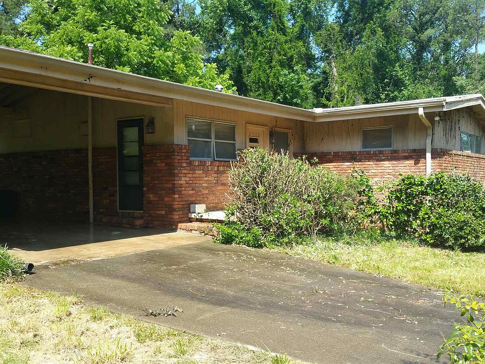 2nd image of 2328 Edgewater Dr SW