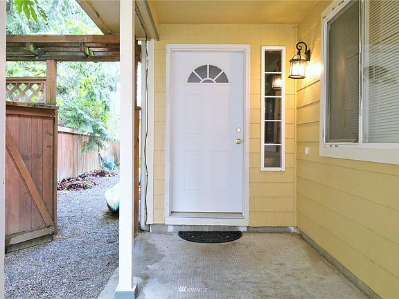 4th image of 1106 Irving St SW #A