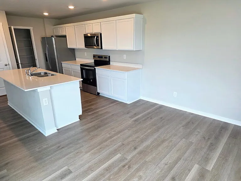 655 NW Williamsburg Ln — Photo 8