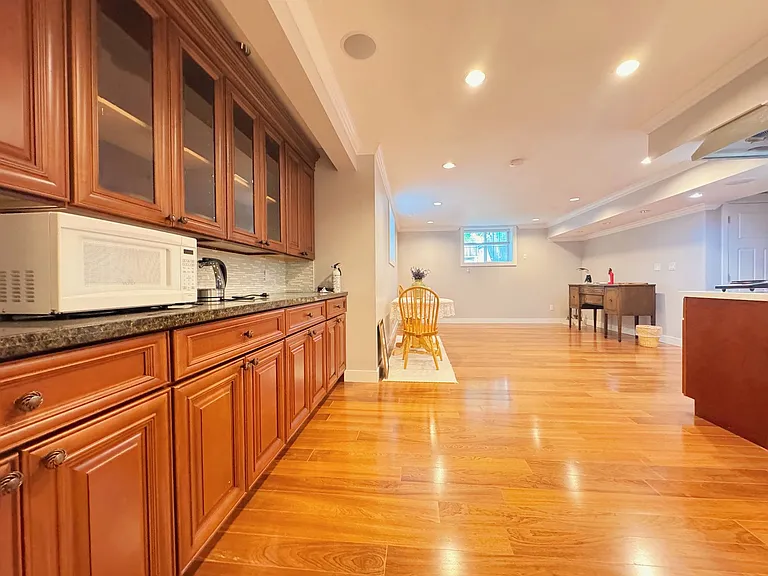 16989 78a Ave #BASEMENT — Photo 3