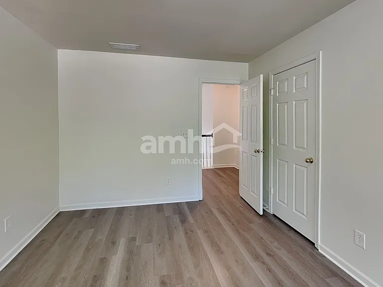 240 Shenandoah Trce — Photo 13