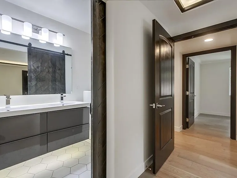 2550 Gregory Dr — Photo 39