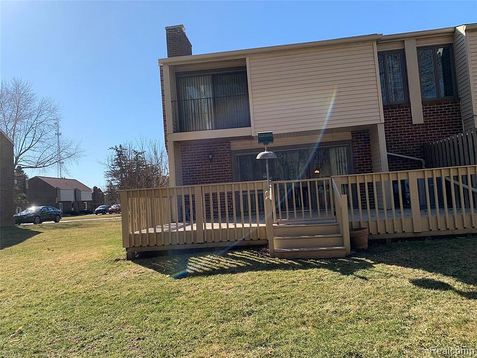 2nd image of 2202 Village West Dr S