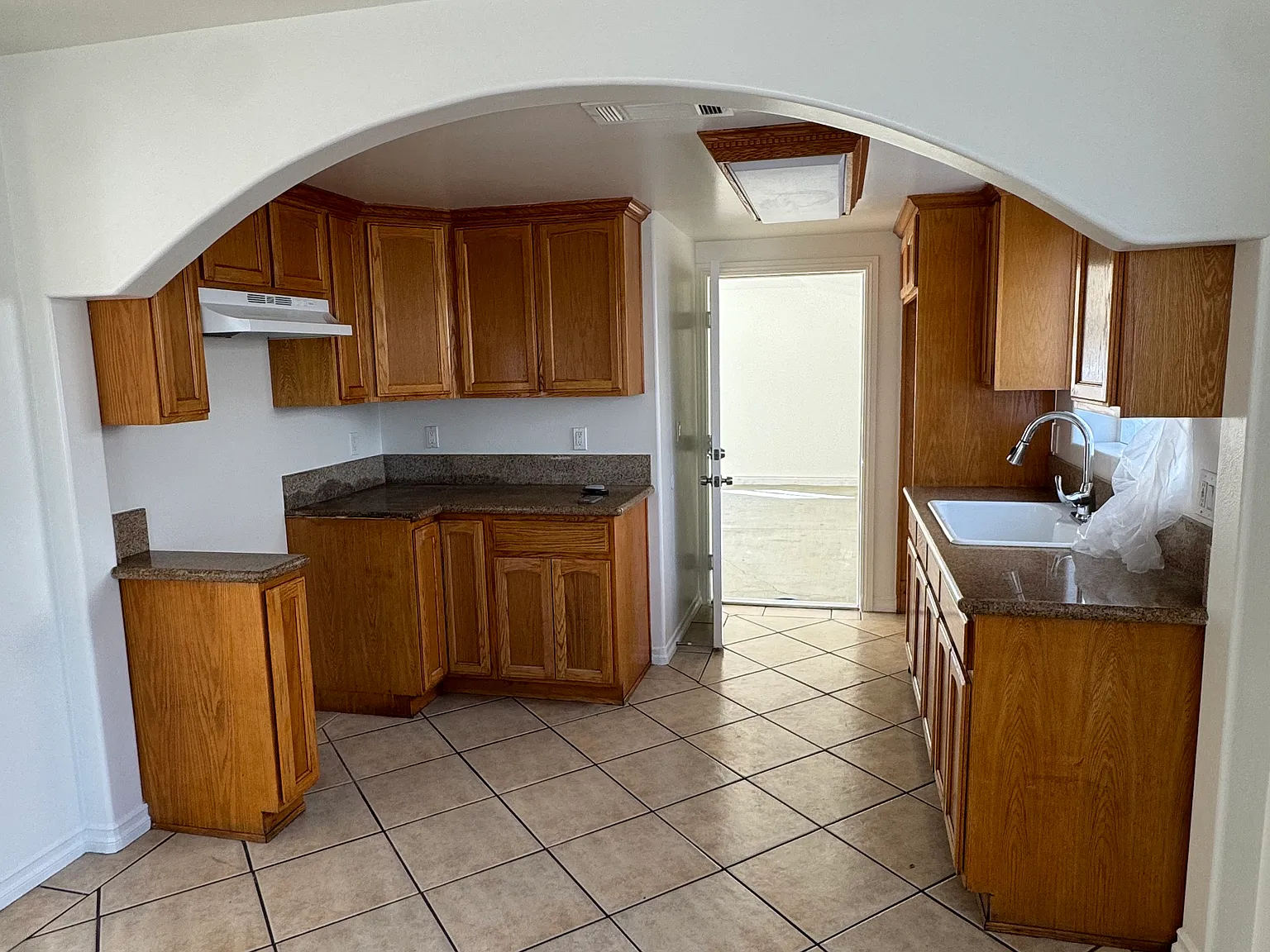 3 bed, 2.5 bath, 1484 sqft, $4,000 — Photo 4