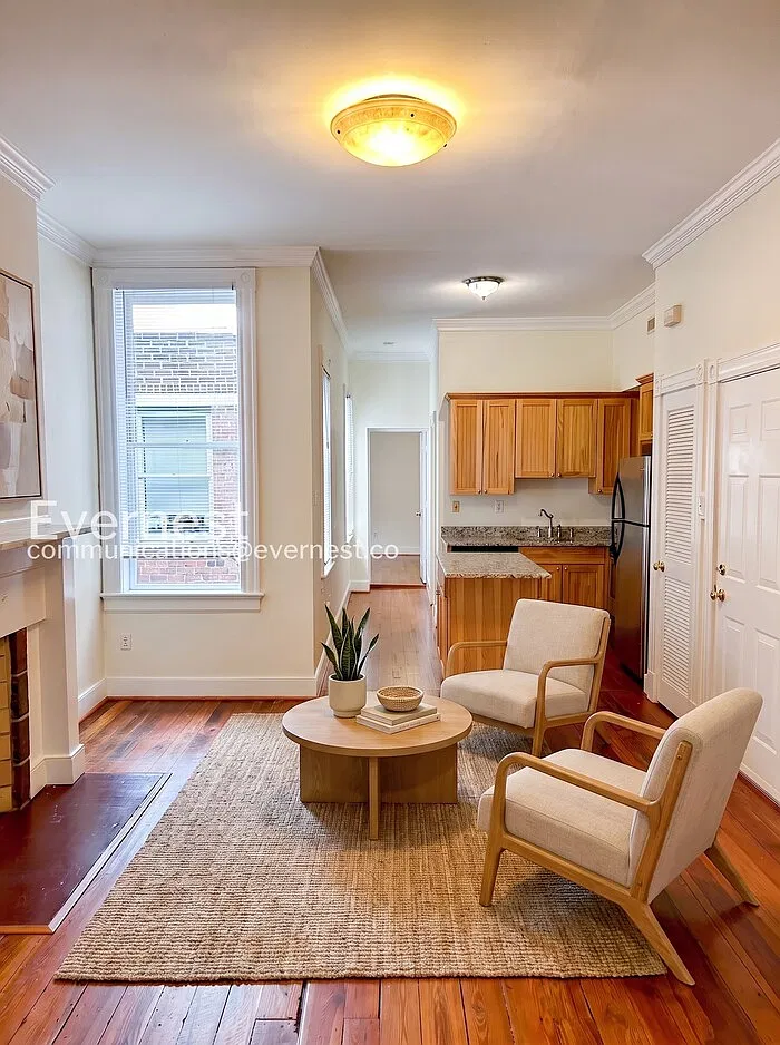 2 bed, 1.0 bath, 1011 sqft, $1,595 — Photo 2