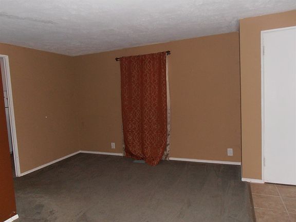 3rd image of 2721 Southeast Dr
