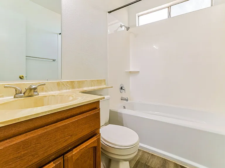 562 W Highland St — Photo 15