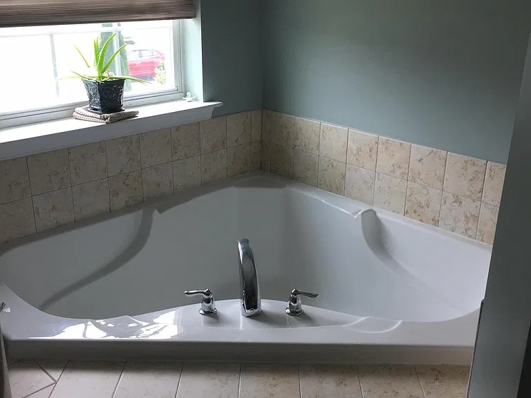 Oversized corner soaking tub
