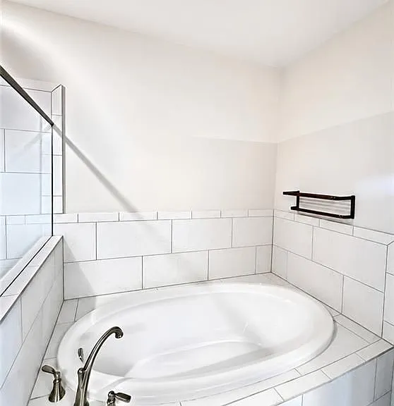 1915 Skyfall Cir — Photo 16