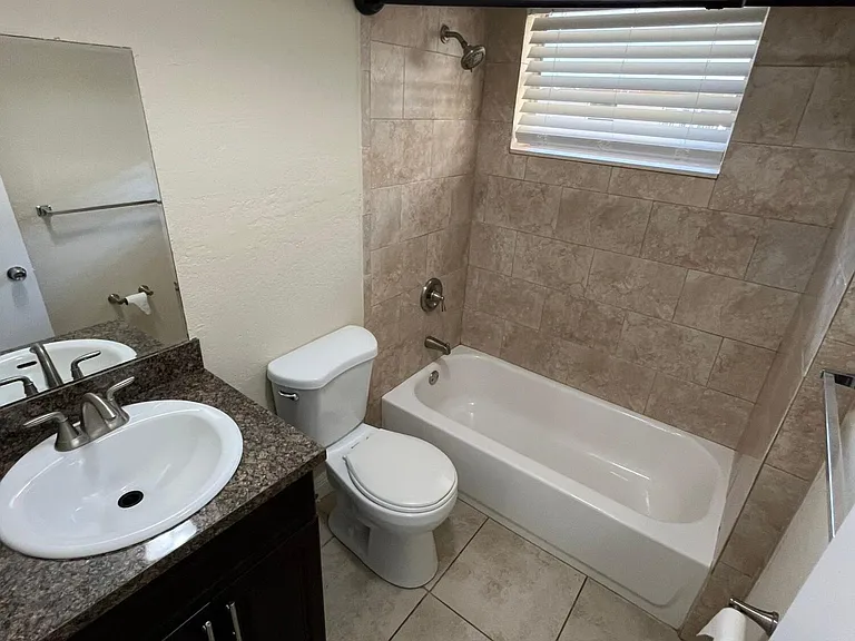 1370 NE 119th St #137008 — Photo 34