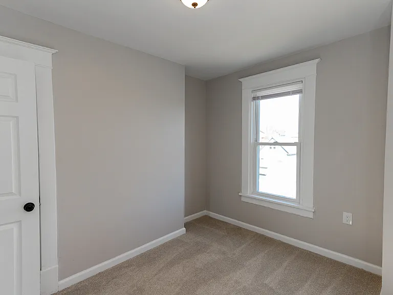2225 Bensonia Ave — Photo 18