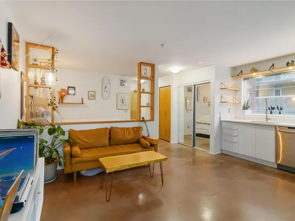 932 Johnson St #301, Victoria, BC V8V 3N4