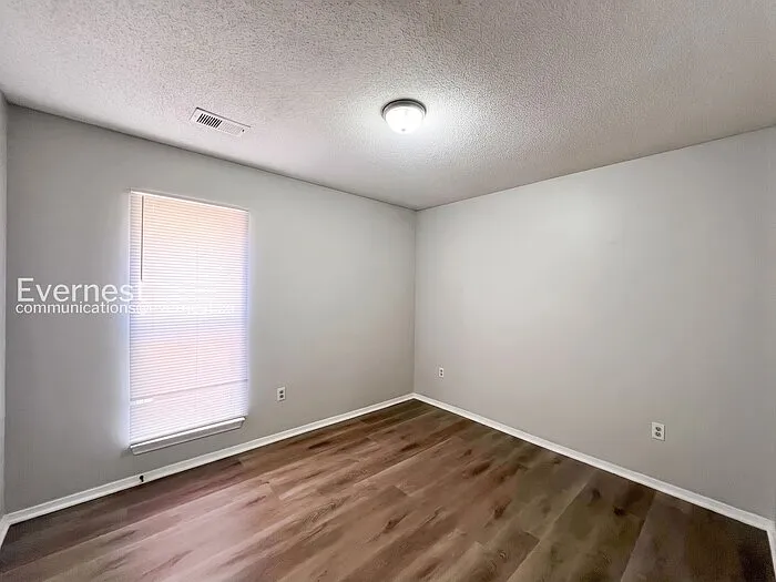 1208 W East Ross Pkwy — Photo 14