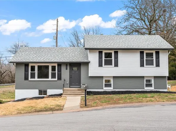 9501 Grand Ave, Kansas City, MO 64114