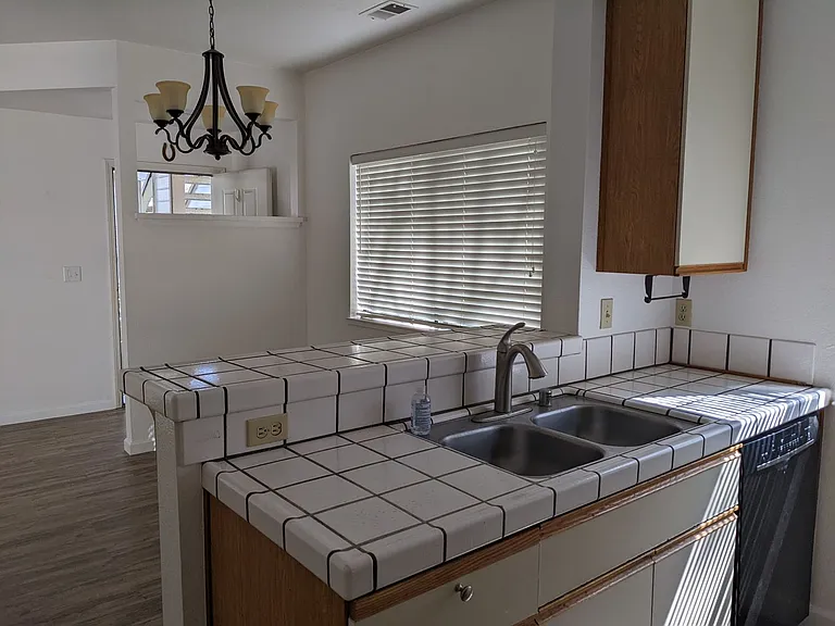 1338 Meadow Ridge Cir — Photo 7