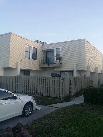 Building Photo - 1604 Shaker Cir