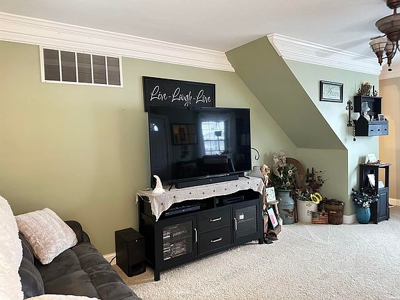 5th image of 404 W Academy St