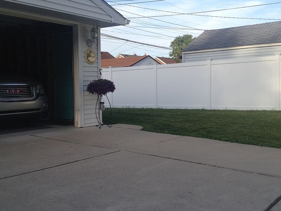 2nd image of 1828 Mill St