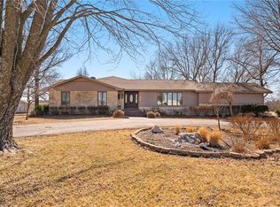 1453 Missouri Rd, Iola, KS 66749