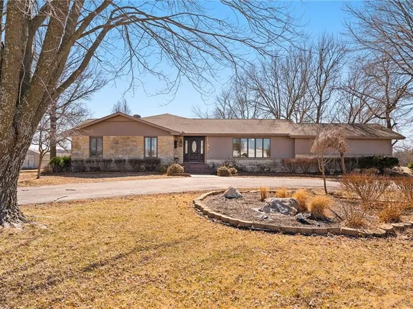 1453 Missouri Rd, Iola, KS 66749