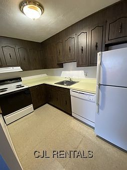 1st image of 25 Brooks Park #20